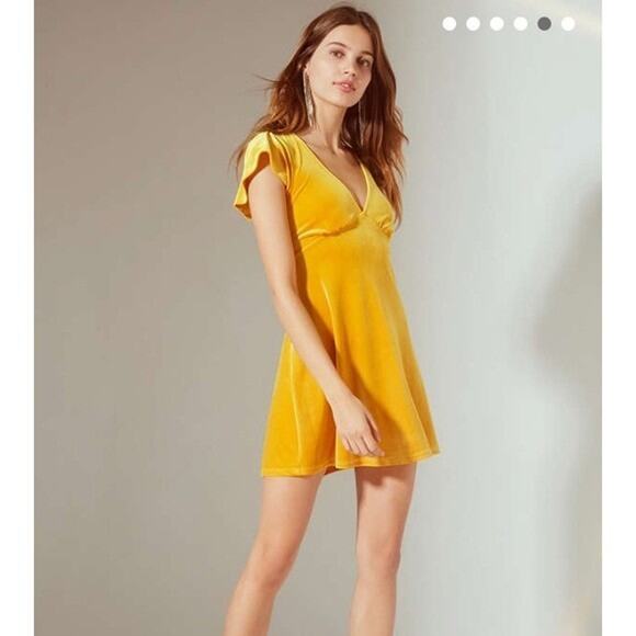 Urban Outfitters Velvet Mini Dress Small Yellow Flutter Sleeve Empire Waist - Picture 1 of 8